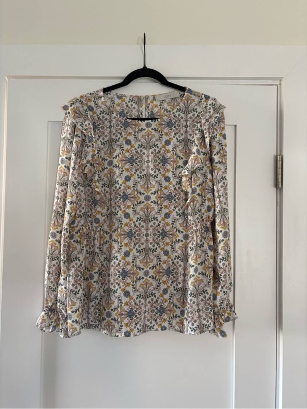 LOFT Floral Medallion Ruffle Long Sleeve Blouse Size M 523612